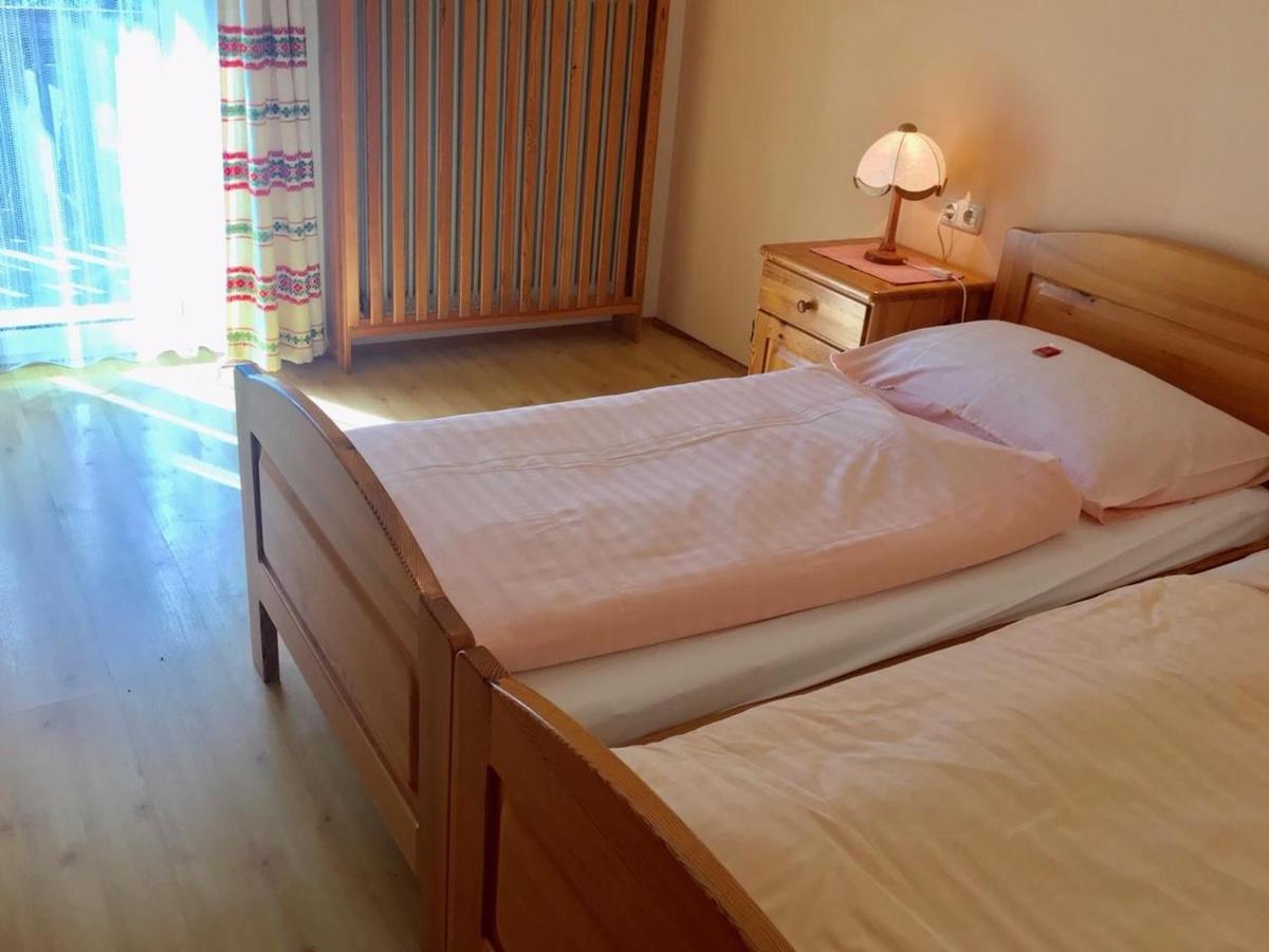 Schmautz Ferienwohnungen & Zimmer Miklauzhof ภายนอก รูปภาพ