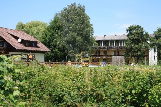 Schmautz Ferienwohnungen & Zimmer Miklauzhof ภายนอก รูปภาพ