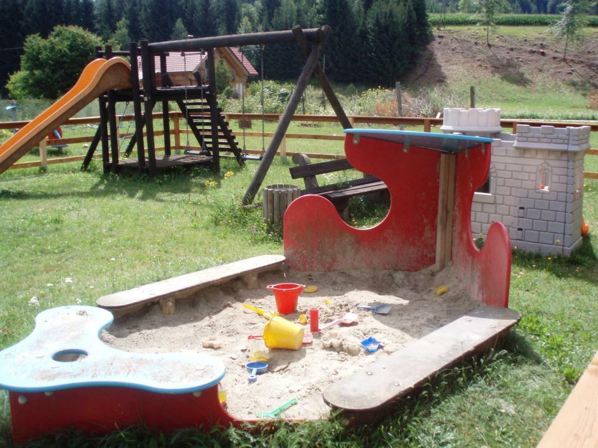Schmautz Ferienwohnungen & Zimmer Miklauzhof ภายนอก รูปภาพ